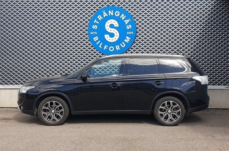 Svart Begagnad 2014 Mitsubishi Outlander SUV | 139 000 kr (Marknadspris) - Bild 1/4