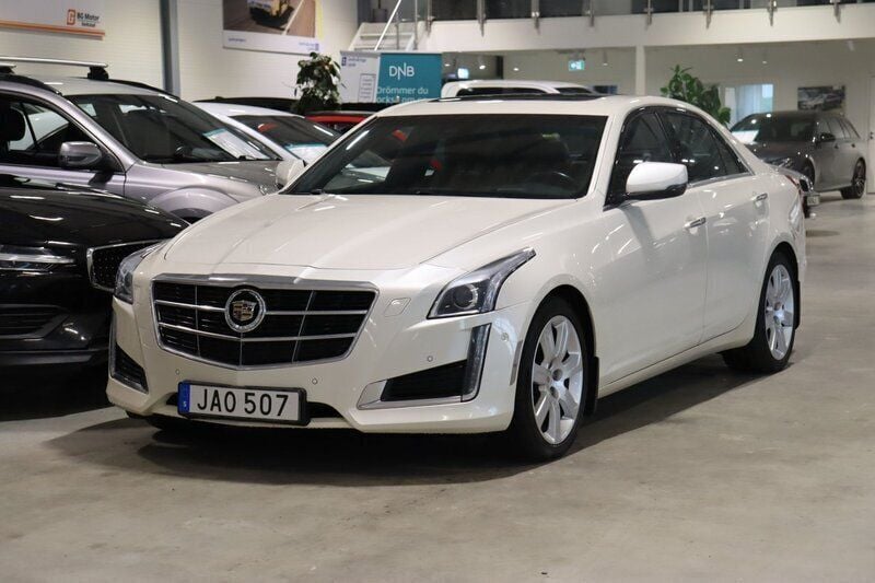 Vit Begagnad 2014 Cadillac CTS Sedan | 169 900 kr - Bild 1/4