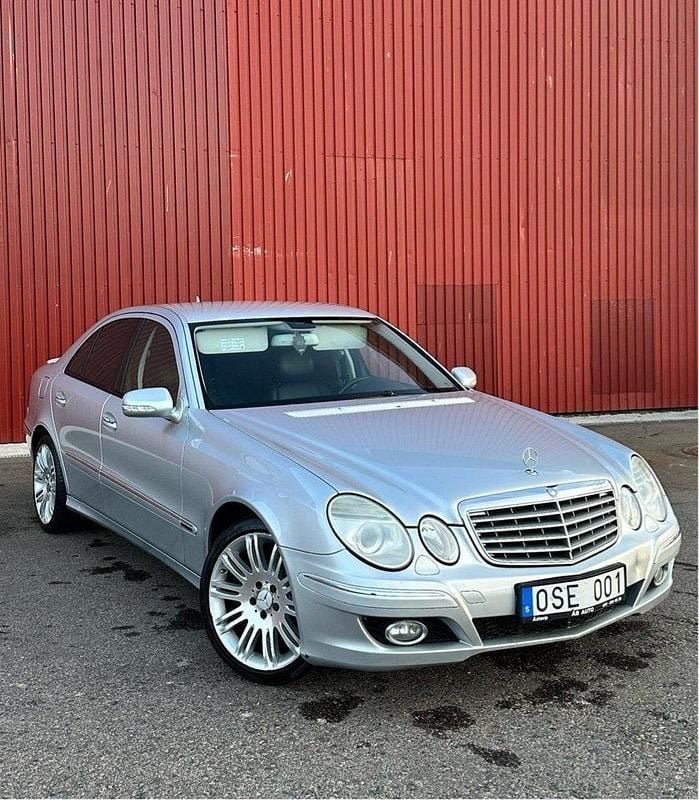 Silver Begagnad 2008 Mercedes E220 Sedan | 50 000 kr (Marknadspris) - Bild 1/4