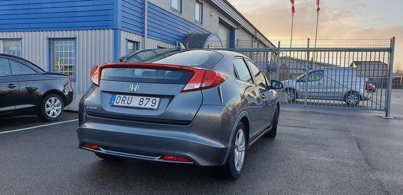 Begagnad Honda Civic 142 HK (104 kW) 2013 Ljusgrå Halvkombi