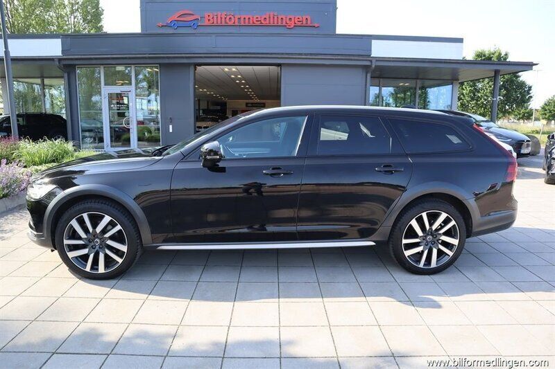 Svart svart Begagnad 2021 Volvo V90 CC Momentum Kombi | 279 900 kr (Bra pris) - Bild 1/4