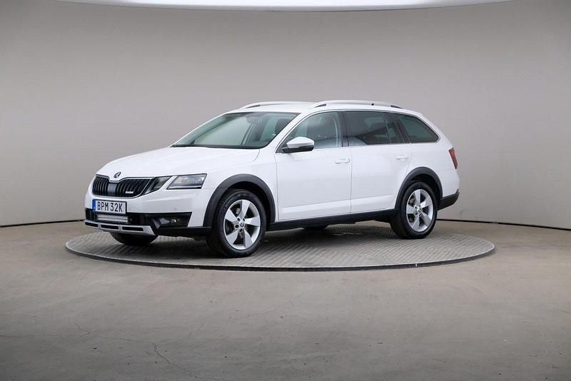 Vit Begagnad 2019 Skoda Octavia Scout Business Line Kombi | 269 000 kr (Lite dyr) - Bild 1/4