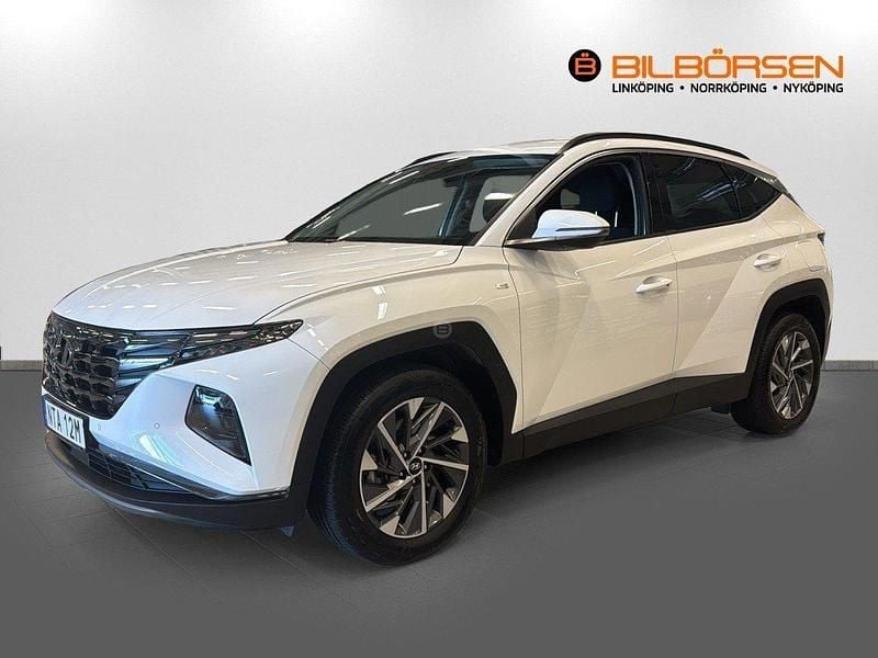 Vit Begagnad 2023 Hyundai Tucson Essential SUV | 299 900 kr (Marknadspris) - Bild 1/4