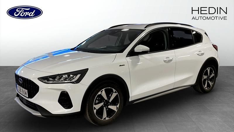 Vit Begagnad 2023 Ford Focus Active | 199 900 kr - Bild 1/4
