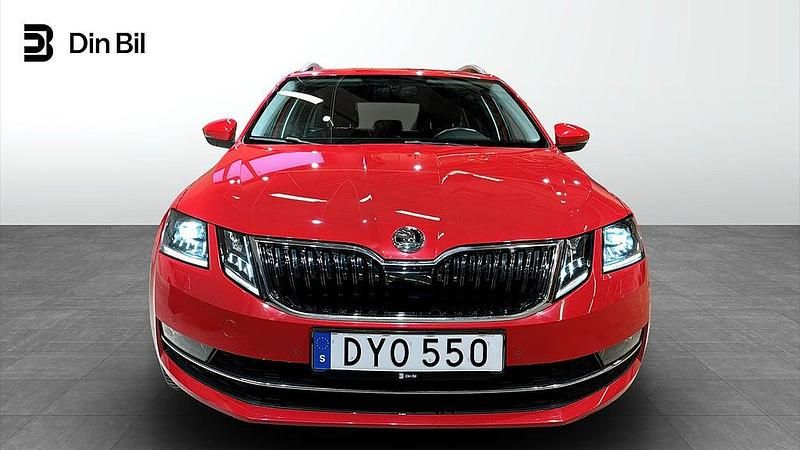 Begagnad Skoda Octavia Style 150 HK (110 kW) 2018 Corrida red Kombi