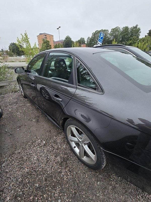 Grå Begagnad 2010 Audi A4 S-Line Sedan | 49 000 kr (Superpris) - Bild 1/4