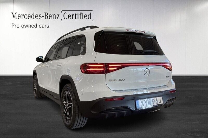 Begagnad Mercedes EQB300 AMG 168 kW (229 HK) 2025 Vit (white) SUV
