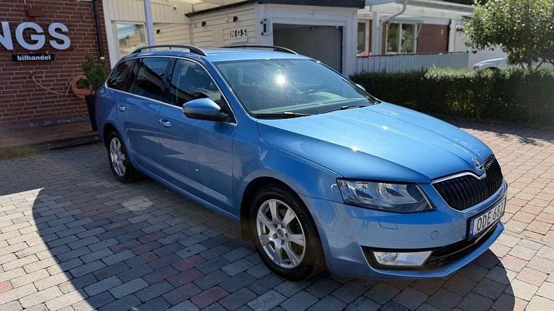 Blå Begagnad 2017 Skoda Octavia Ambition Kombi | 89 900 kr (Marknadspris) - Bild 1/4