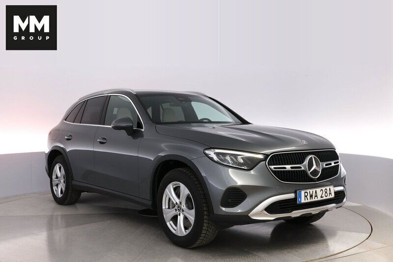 Grå Begagnad 2023 Mercedes GLC300e Avantgarde SUV | 629 000 kr (Marknadspris) - Bild 1/4