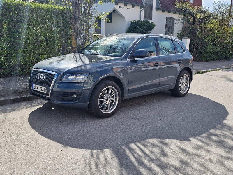 Grå Begagnad 2010 Audi Q5 SUV | 74 500 kr - Bild 1/4