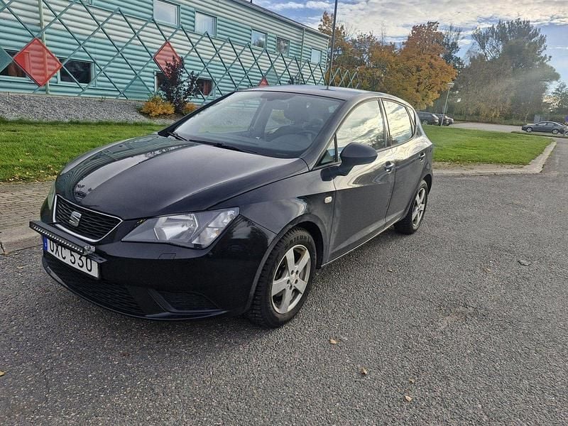 Svart Begagnad 2016 Seat Ibiza Halvkombi | 75 000 kr (Marknadspris) - Bild 1/4