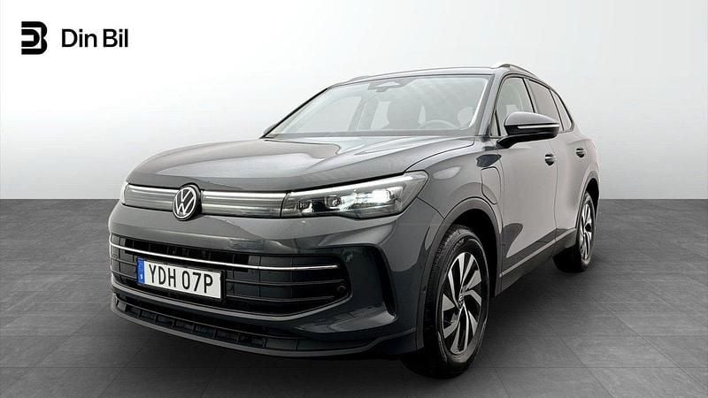 Mörkgrå Begagnad 2025 VW Tiguan Edition SUV | 489 900 kr (Dyr) - Bild 1/4