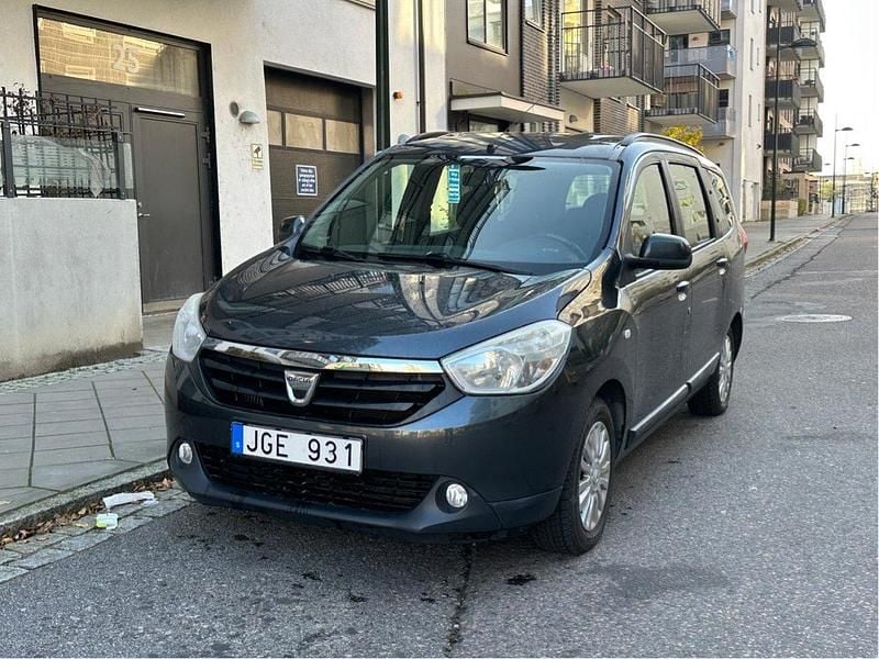 Grå Begagnad 2013 Dacia Lodgy Minibuss | 45 000 kr (Bra pris) - Bild 1/4