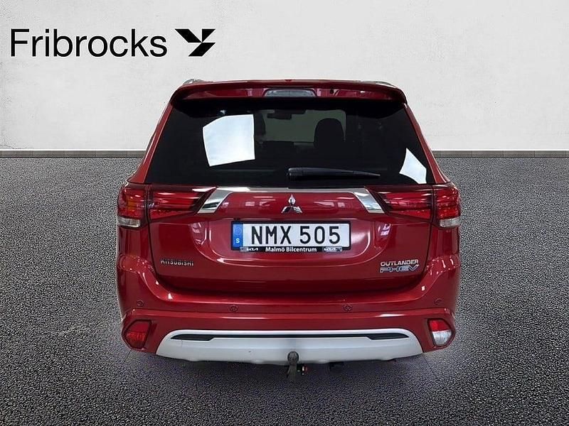 Begagnad Mitsubishi Outlander 224 HK (164 kW) 2018 Röd SUV