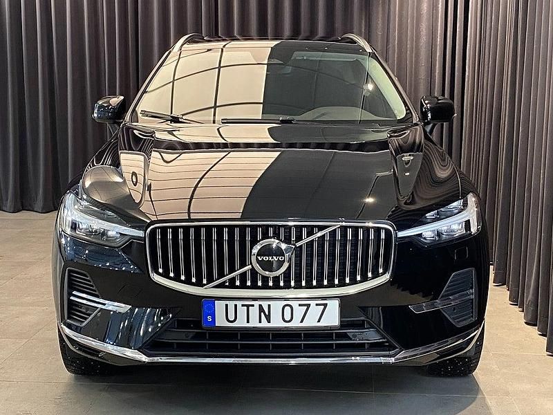 Begagnad Volvo XC60 Momentum 253 HK (186 kW) 2022 Svart SUV