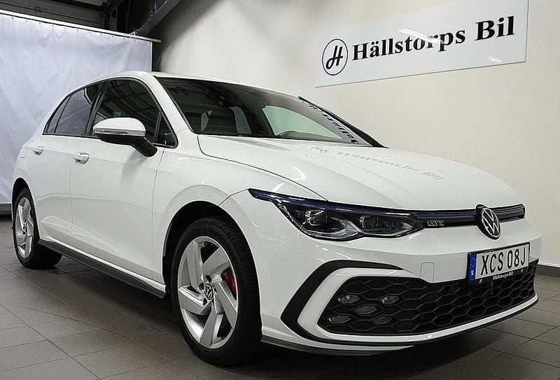 Vit Begagnad 2021 VW Golf VII GTE | 299 900 kr - Bild 1/4