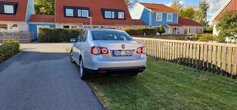 Silvermetallic Begagnad 2006 VW Jetta | 26 000 kr (Superpris) - Bild 1/4