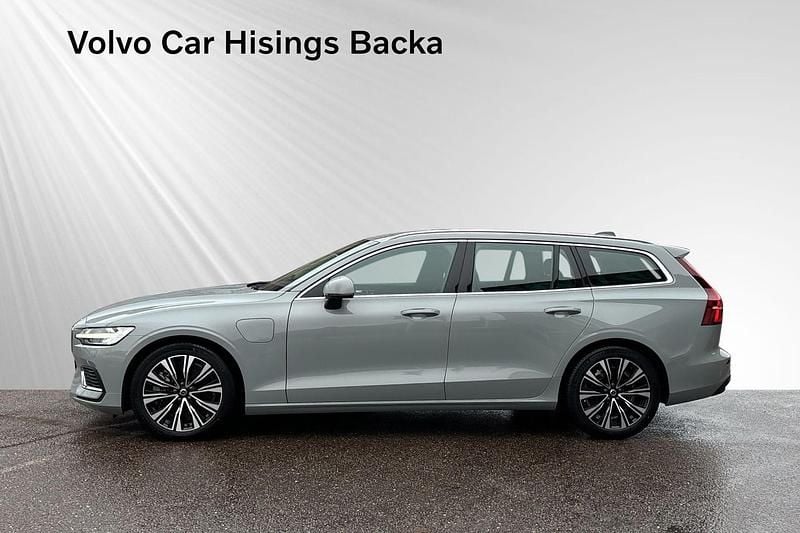 Begagnad Volvo V60 Core 355 HK (261 kW) 2024 Grå Kombi