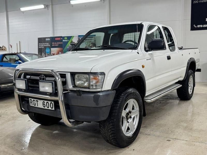 Begagnad Toyota HiLux 140 HK (102 kW) 2000 Vit Pickup