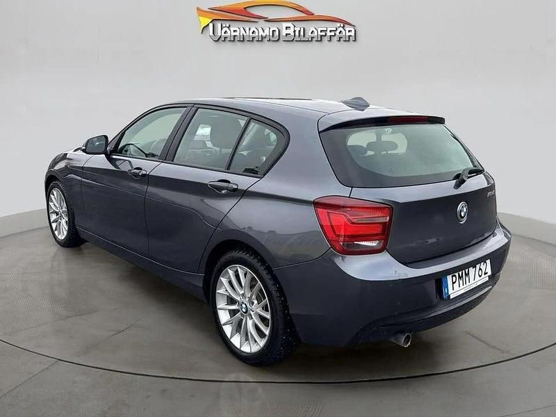 Begagnad BMW 118 Sport Line 143 HK (105 kW) 2013 Grå Halvkombi