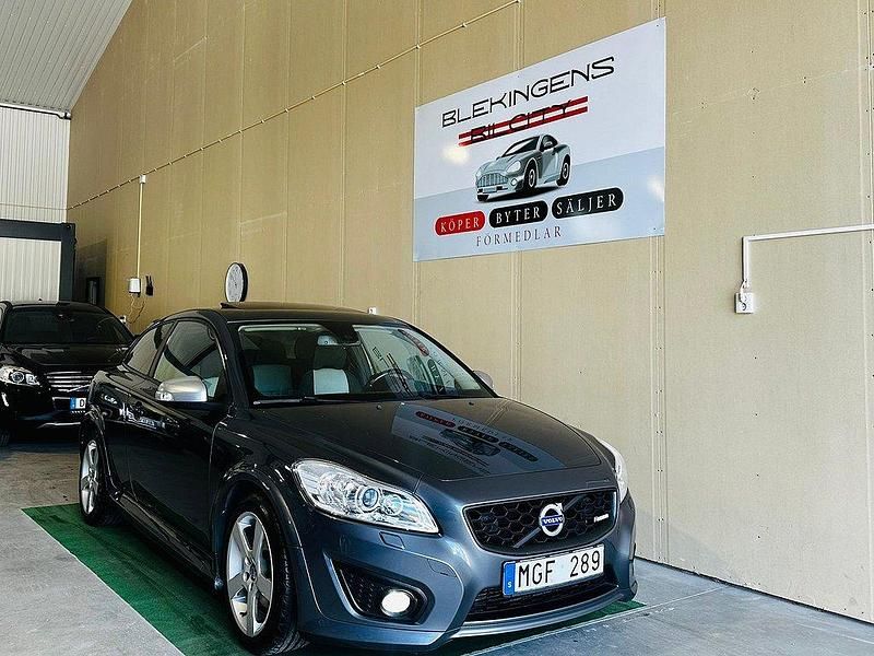 Grå Begagnad 2011 Volvo C30 R-Design Halvkombi | 84 900 kr (Lite dyr) - Bild 1/4