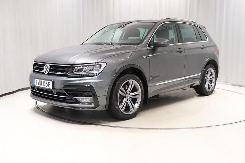 Grå Begagnad 2019 VW Tiguan R-line SUV | 279 800 kr (Marknadspris) - Bild 1/4