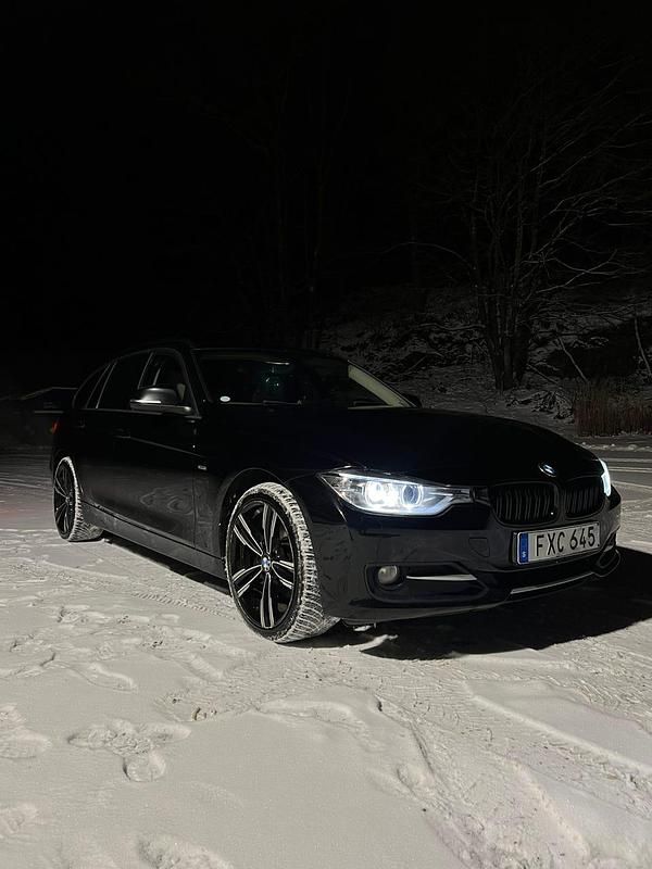 Begagnad BMW 320 184 HK (135 kW) 2015 Svart Kombi