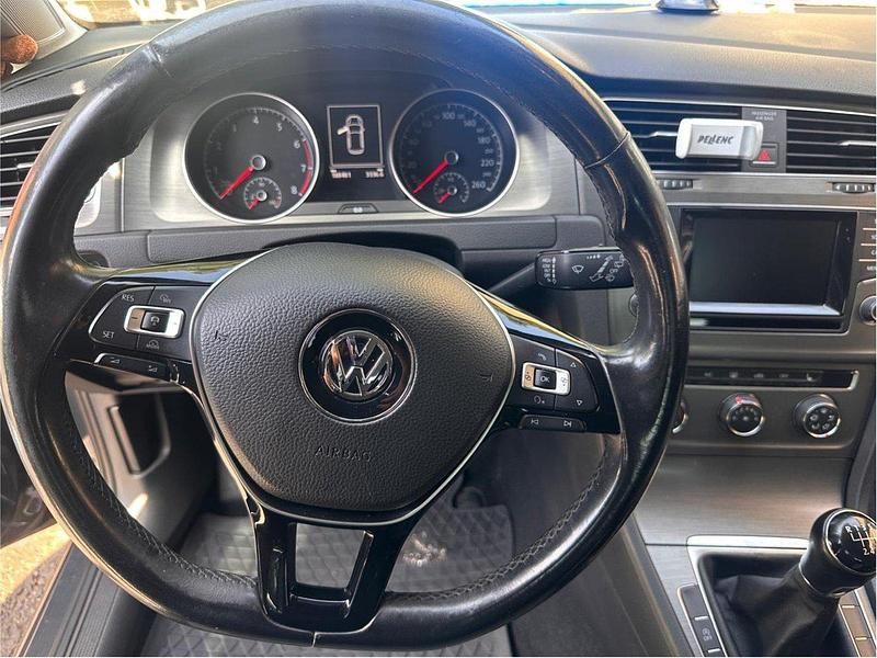 Grå Begagnad 2014 VW Golf VII Halvkombi | 75 000 kr (Marknadspris) - Bild 1/4