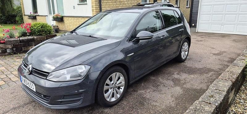 Grå Begagnad 2014 VW Golf VII Halvkombi | 79 000 kr (Marknadspris) - Bild 1/4