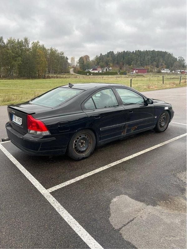 Svart Begagnad 2002 Volvo S60 Business Edition Sedan | 5 000 kr (Superpris) - Bild 1/4