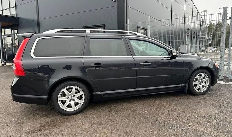 Begagnad Volvo V70 Summum 109 HK (80 kW) 2010 Svart Kombi