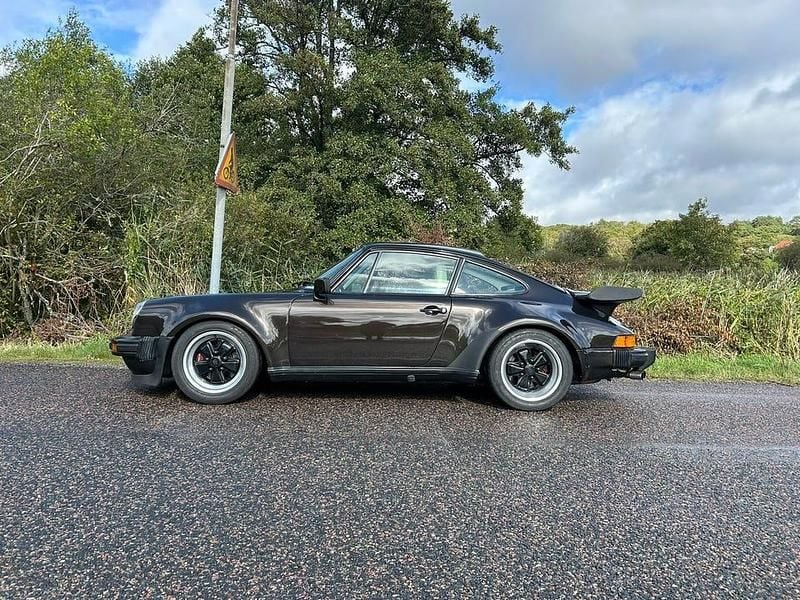 Begagnad Porsche 911 Turbo 300 HK (220 kW) 1979 Mörkbrun metallic