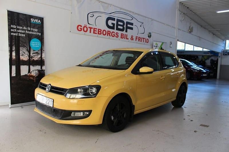Gul Begagnad 2010 VW Polo Halvkombi | 74 900 kr (Marknadspris) - Bild 1/4