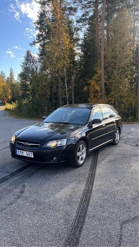 Svart Begagnad 2006 Subaru Legacy Kombi | 30 000 kr (Lite dyr) - Bild 1/4