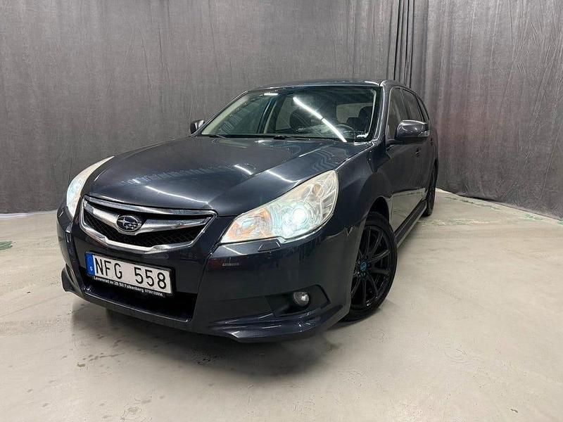 Grå Begagnad 2013 Subaru Legacy Kombi | 74 900 kr (Marknadspris) - Bild 1/4