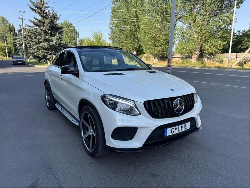 Vit Begagnad 2017 Mercedes GLE350 AMG line Sportkupé | 594 000 kr - Bild 1/4