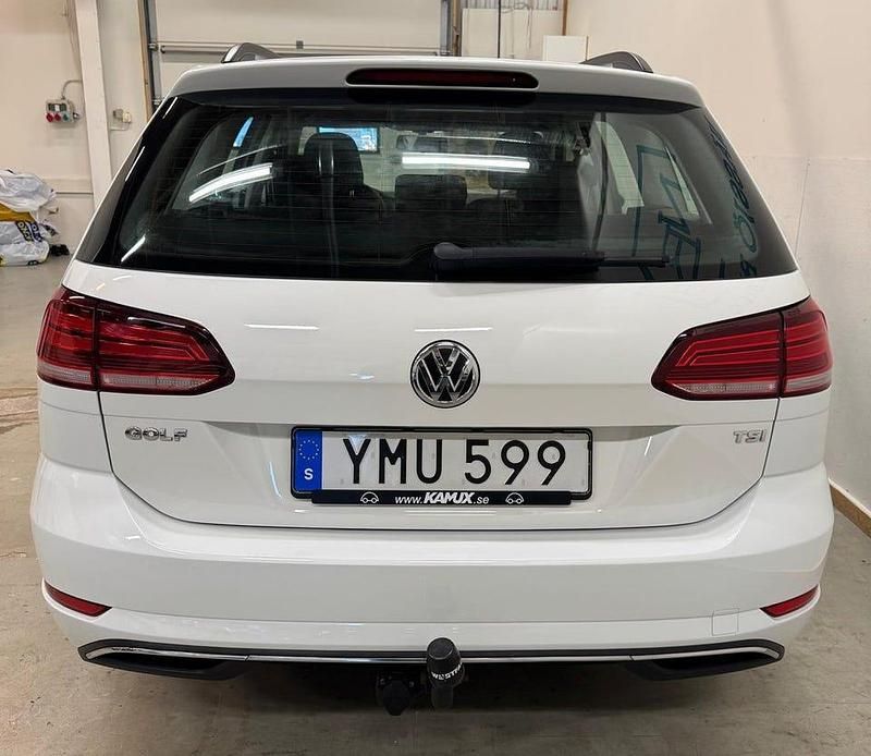 Begagnad VW Golf VII 110 HK (80 kW) 2017 Vit Kombi