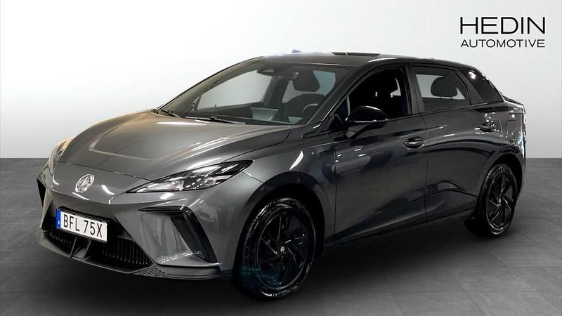 Grå (grey) Begagnad 2022 MG MG4 EV Halvkombi | 249 900 kr - Bild 1/4