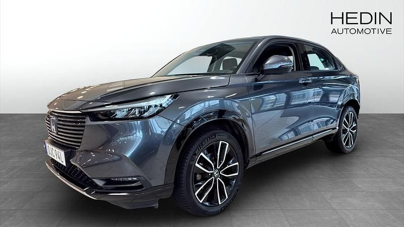 Mörkgrå (grey) Begagnad 2022 Honda HR-V Advance SUV | 274 000 kr (Marknadspris) - Bild 1/4