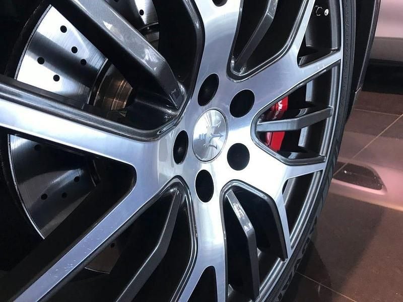 Begagnad Maserati Levante 430 HK (316 kW) 2017 Grå SUV