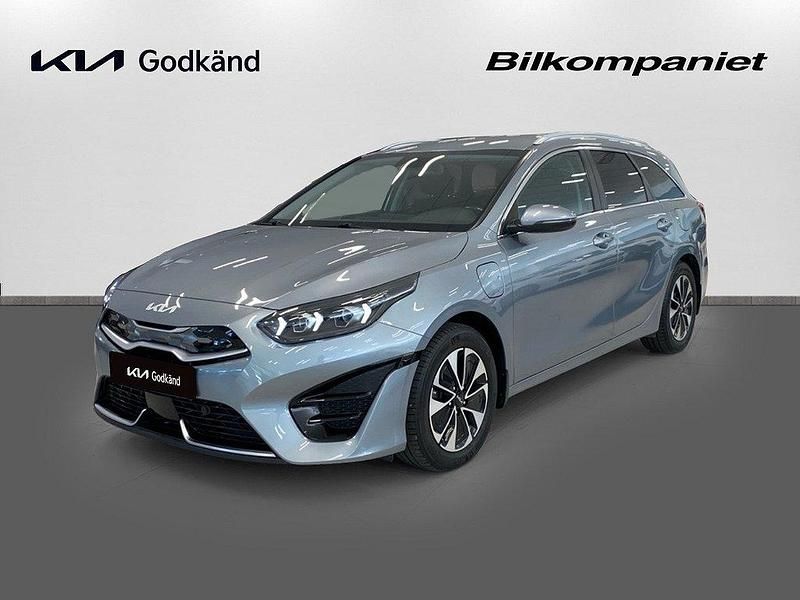 Grå Begagnad 2022 Kia Ceed Sportswagon Advance Kombi | 249 900 kr (Marknadspris) - Bild 1/4