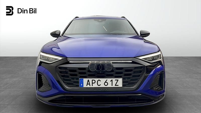 Begagnad Audi Q8 e-tron S-Line 300 kW (408 HK) 2024 Blå SUV