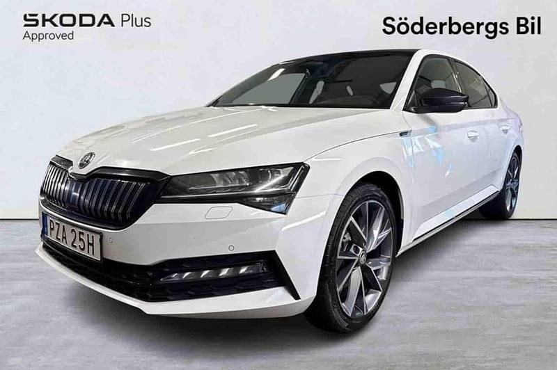 Vit Begagnad 2021 Skoda Superb Halvkombi | 259 500 kr - Bild 1/1