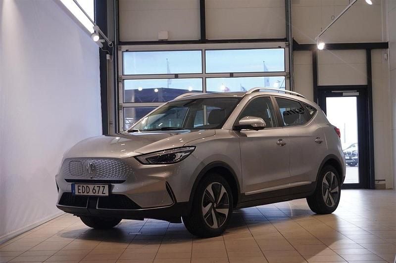 Grå Begagnad 2022 MG ZS Luxury Sedan | 229 800 kr (Superpris) - Bild 1/4