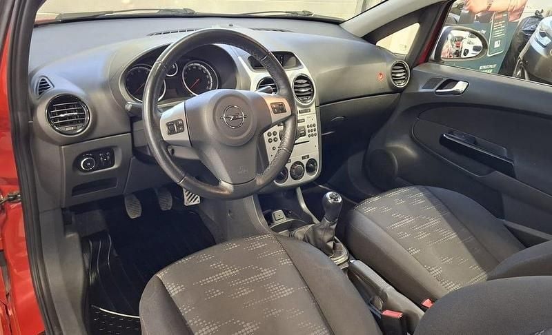 Begagnad Opel Corsa OPC 101 HK (74 kW) 2011 Röd Halvkombi