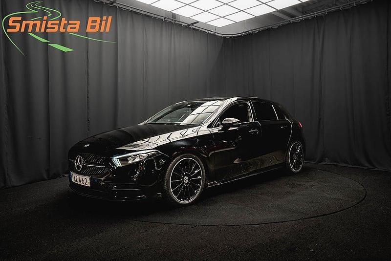 Svart Begagnad 2018 Mercedes A200 AMG Halvkombi | 234 900 kr (Marknadspris) - Bild 1/3