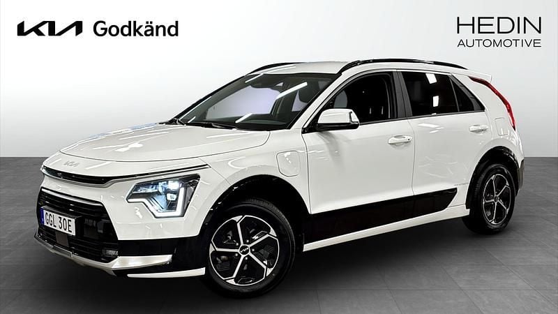 Vit Begagnad 2024 Kia Niro Advance SUV | 359 900 kr (Marknadspris) - Bild 1/4