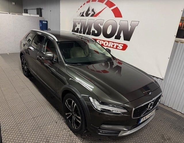Begagnad Volvo V90 CC Momentum 235 HK (172 kW) 2018 Mörkgrå Kombi