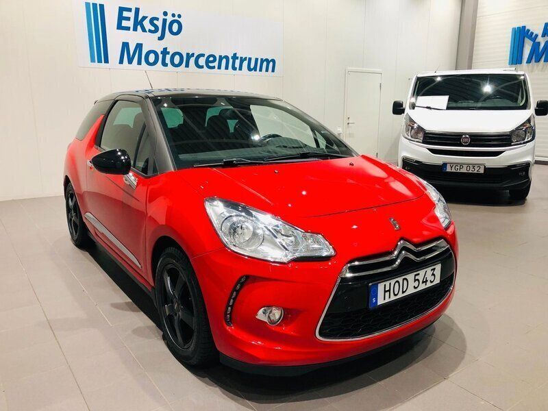 Röd Begagnad 2011 Citroën DS3 Halvkombi | 74 900 kr (Lite dyr) - Bild 1/4