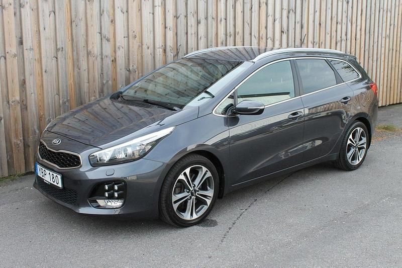 Grå Begagnad 2016 Kia Ceed Sportswagon GT-Line Kombi | 128 900 kr (Marknadspris) - Bild 1/4